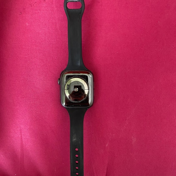 Apple Watch Series 4 - GPS + Cellular/ *MUST HAVE* - Picture 3 of 6